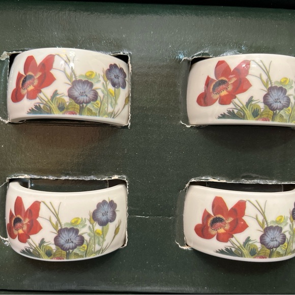 Vintage Napkin Holders 2 sets Of 4 ( For 8 Place Settings). "New" - Picture 2 of 9